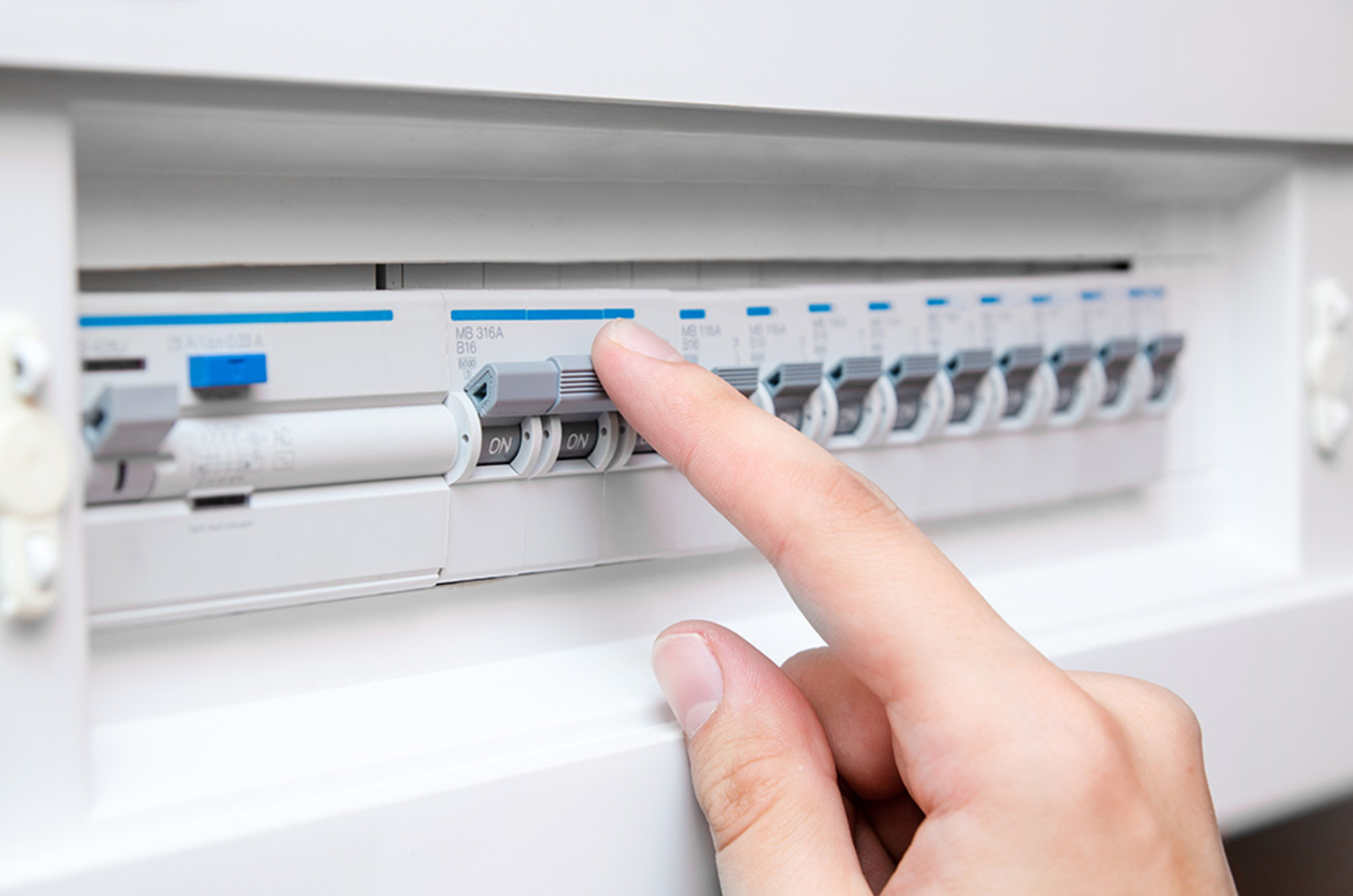 Schalt&shy;schrank&shy;bau bei O.N.T.-Elektrotechnik GmbH & Co. KG in Reinbek